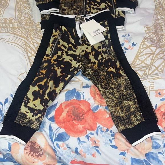 Givenchy Set - Picture 5 of 7